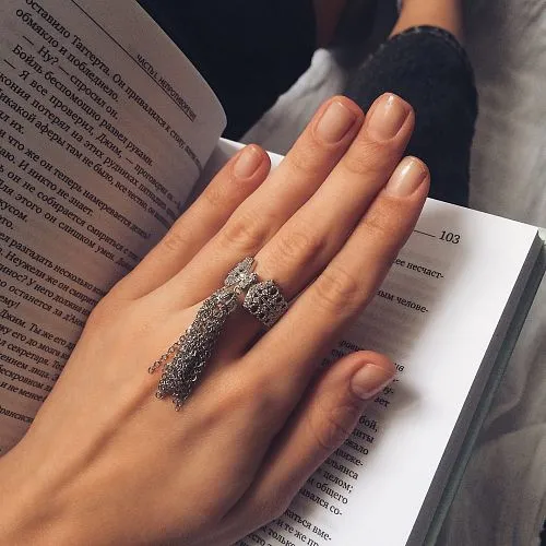 Кольцо «бантик с кисточкой» серебристое