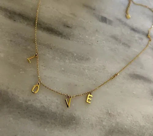 Цепочка Love золотистая