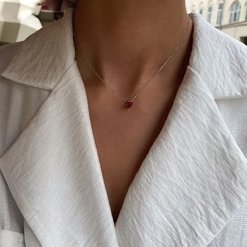 Цепь с красным сердцем